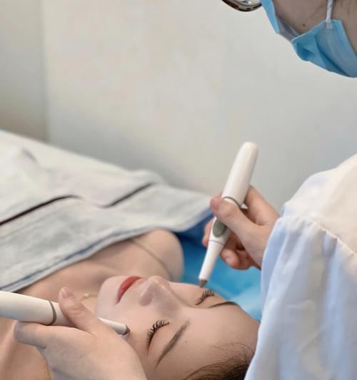 以倍轻松眼部按摩，告别疲劳双眸（简单、舒适、有效，恢复眼部健康）